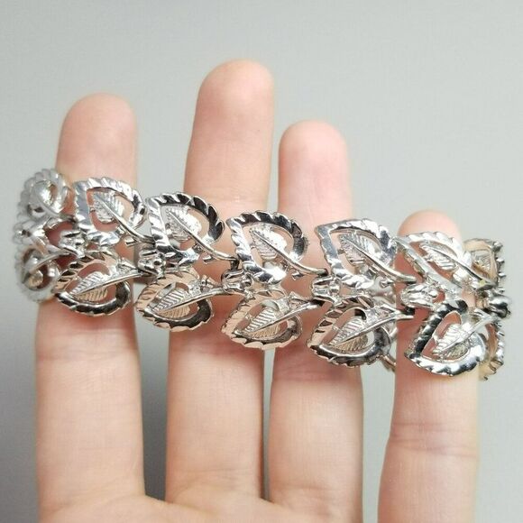 Vintage Coro Pegasus Silver Tone Leaf Pattern Panel Bracelet Signed Retro Estate - Picture 1 of 7